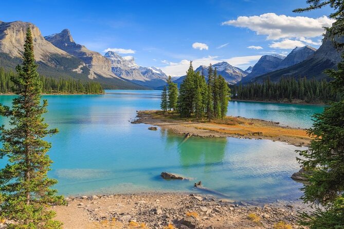 Jasper National Park Tour: Maligne Valley, Medicine Lake and Spirit Island - The drive through the valley