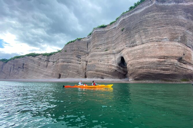 Kayak the Bay of Fundy Sea Caves - Clear guidance and a personal pace