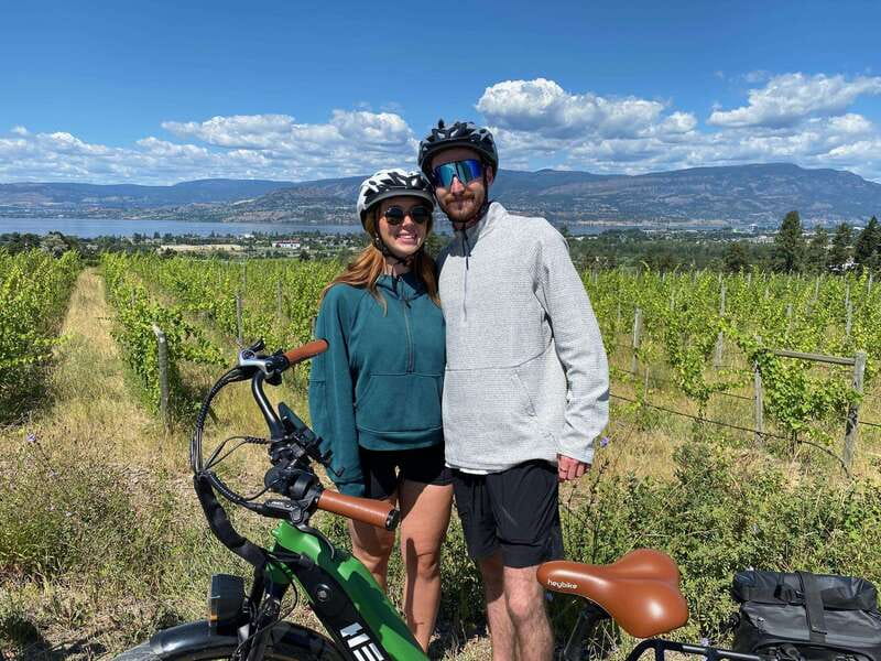 Kelowna: E-Bike Guided Wine Tour with Lunch & Tastings - Meadow Vista Honey Wines: lunch with a different pour