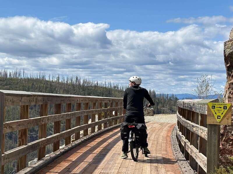 Kelowna: E-Bike Rental with In-App Navigation Guide - Using the App Instead of Following a Guide