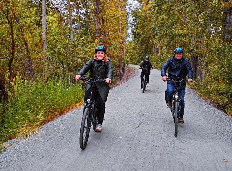 Kelowna: E-Bike Ride and Axe Throwing Adventure - The key details at a glance