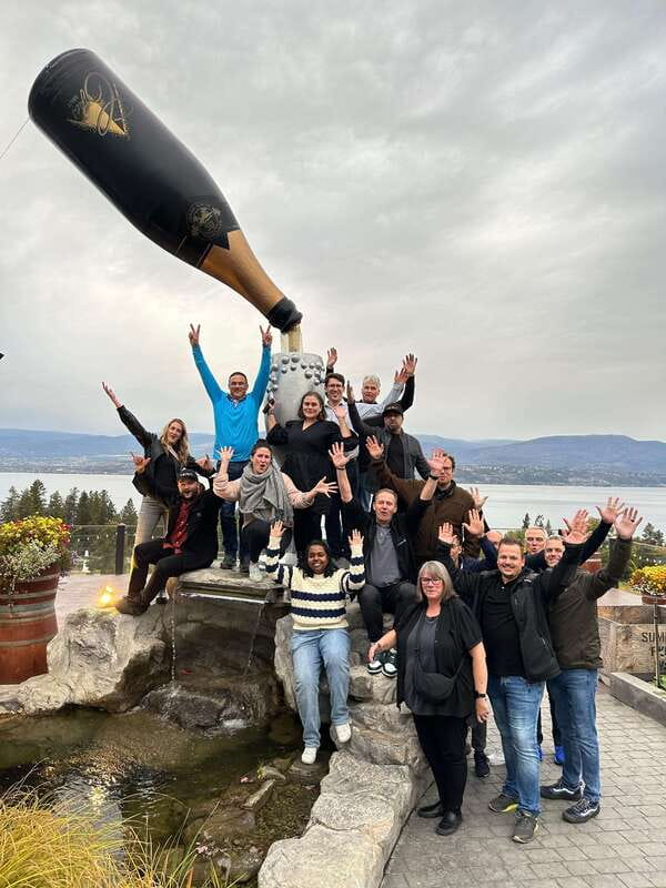 Kelowna: East Kelowna Half Day Guided Wine Tour - The Vibrant Vine Winery: A Short Transfer and More Tasting Time