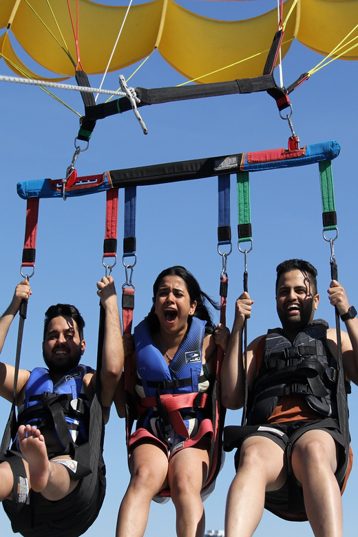 Kelowna: Okanagan Lake Parasailing - What the $86 price includes