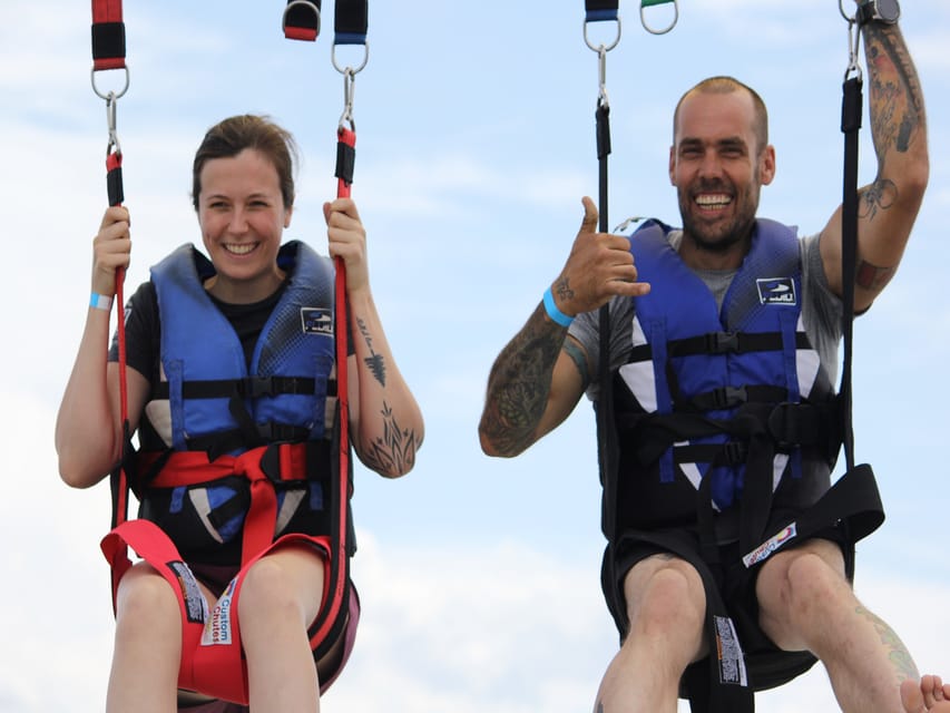 Kelowna: Okanagan Lake Parasailing - Flying with a partner and the weight limit