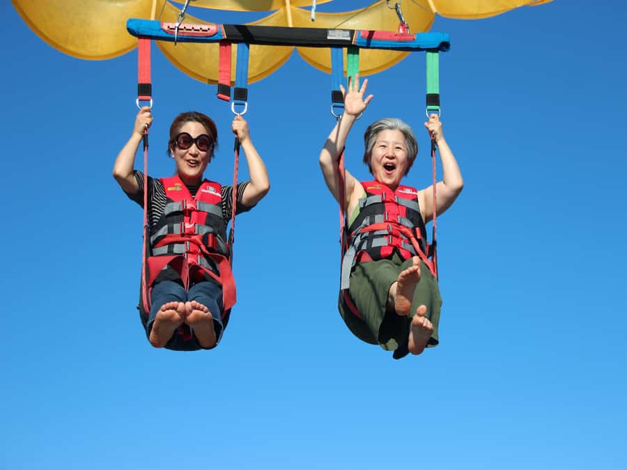 Kelowna: Okanagan Lake Parasailing - The boat ride sets the pace