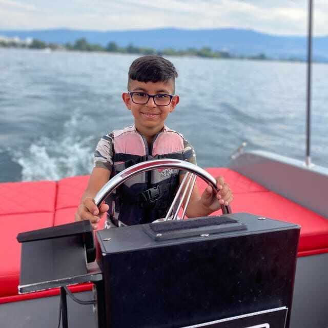 Kelowna: Private Boat Tour with Bluetooth Speaker - Choosing the Best Time and Weather