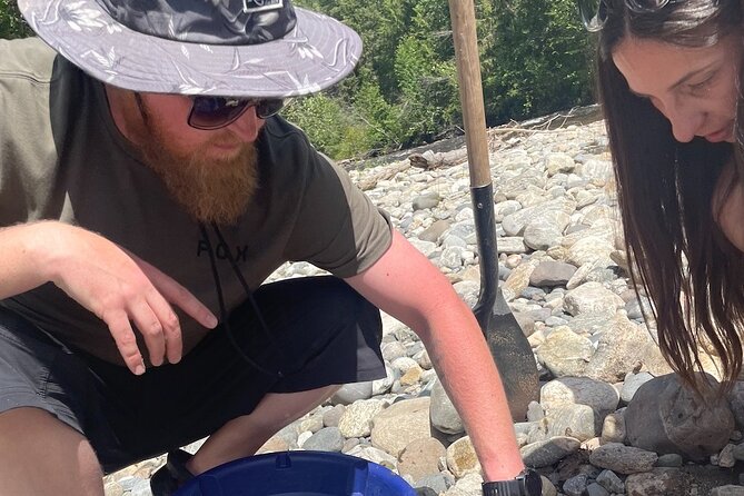 Kelowna Scenic Canyon Gold Panning Experience - Getting there and preparing for the ground