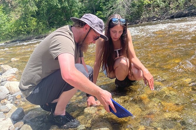 Kelowna Scenic Canyon Gold Panning Experience - Meeting the guide and learning the pan