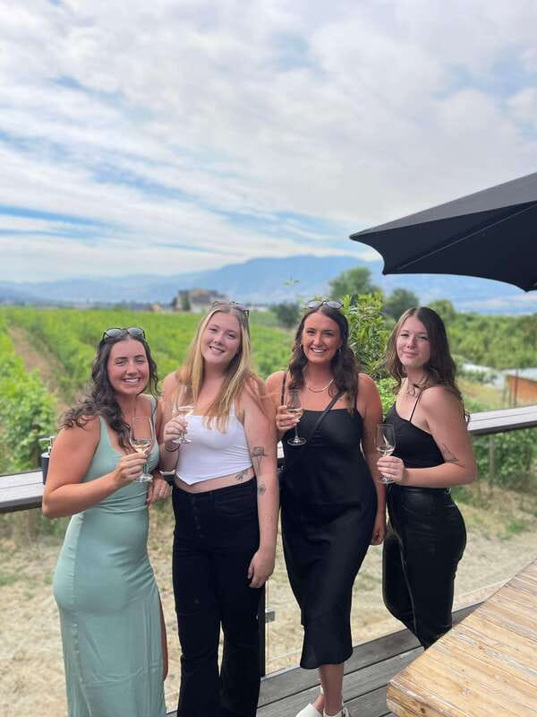 Kelowna: Sunset Sip Wine Tour - Pickup, drop-off, and the five-hour clock