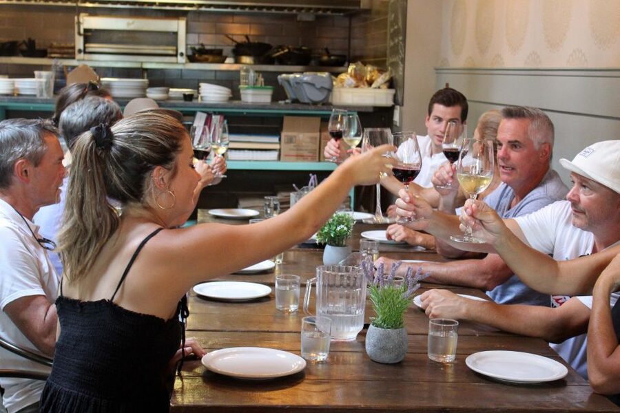 Kelowna: Walking Food Tour with 7 Tastings and 4 Drinks - Tea at Chaibaba and bread at Sprout