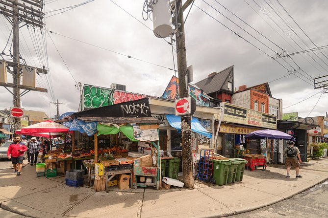 Kensington Market and Chinatown: A Self-Guided Tour - How the VoiceMap format handles directions