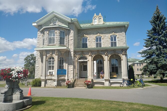 Kingston Bike Tours - Queen’s University and Kingston’s academic side