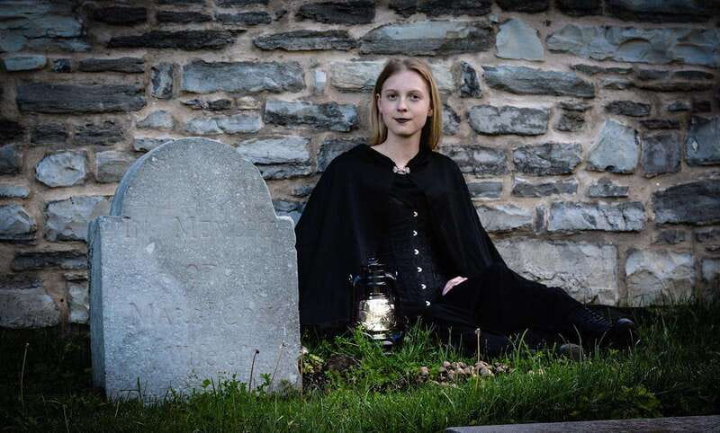 Kingston: Haunted Night Walking Tour - The old courthouse and stories of hangings