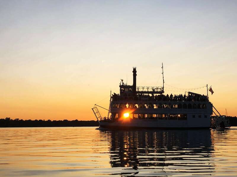 Kingston: Heart of the Thousand Islands Riverboat Cruise - Settling onto the three-deck Island Queen