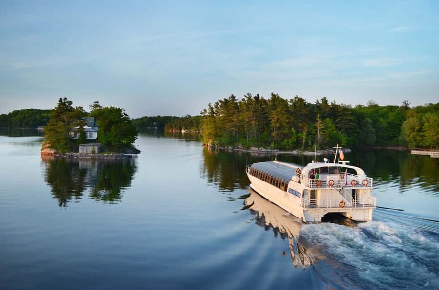 Kingston: Lunch Cruise of Thousand Islands - Why a Kingston lunch cruise works so well