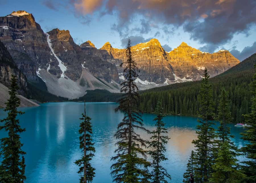 Lake Louise & Emerald/Moraine Lake Half Day Tour from Banff - Lake Louise: a focused 75-minute visit