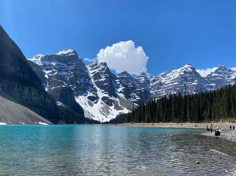 Lake Louise & Emerald/Moraine Lake Half Day Tour from Banff - Practical details that can affect your day