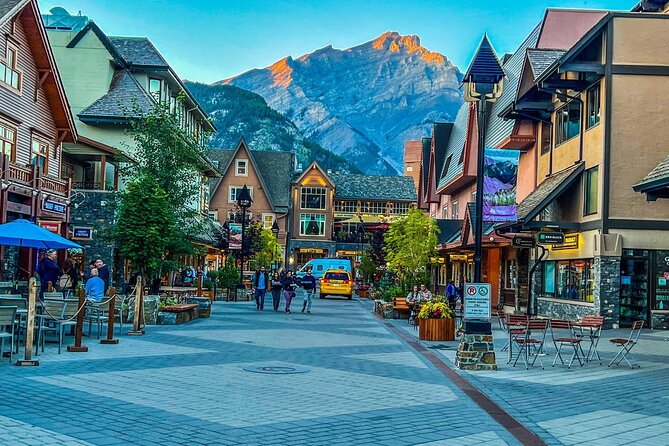 Lake Louise, Moraine, Emerald, Johnston Canyon and Banff Town - Lake Louise offers the famous postcard view