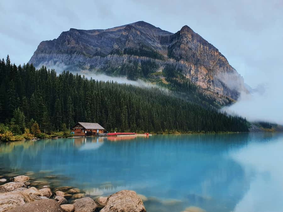 Lake Louise: Moraine & Louise Lake Half-Day Highlights Tour - Why this short Lake Louise tour works