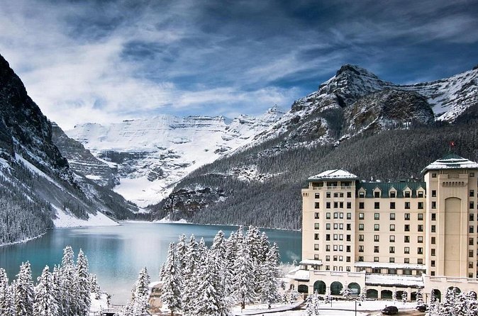 Lake Louise Winterland from Banff - What to wear and pack for a mountain winter