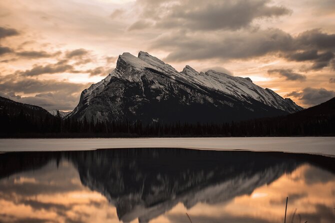 Lake Minnewanka, Peyto Lake, Bow Lake , Icefields - Lunch in Lake Louise Village