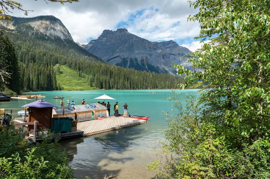 Lakes Moraine, Louise, Emerald, Johnston Canyon & Yoho Tour - Transport, pickup points, and the real cost