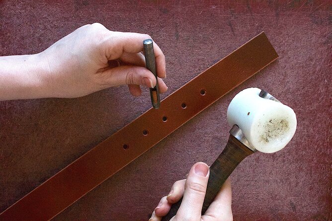 Leather belt making workshop - Key points about this Montreal leather belt workshop