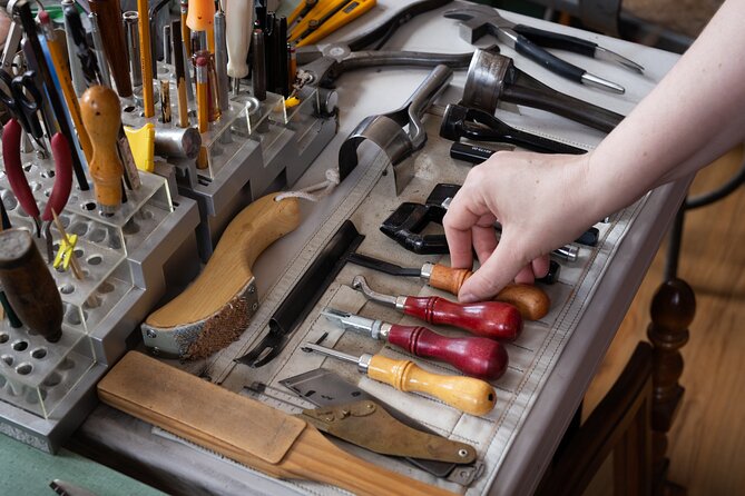 Leather belt making workshop - Choosing leather and planning the belt