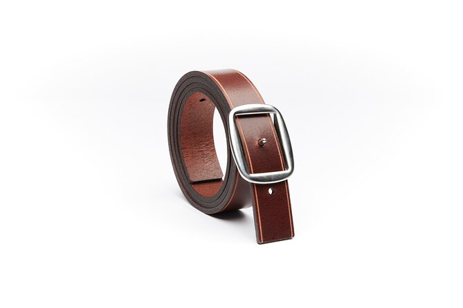Leather belt making workshop - Cutting and shaping leather by hand