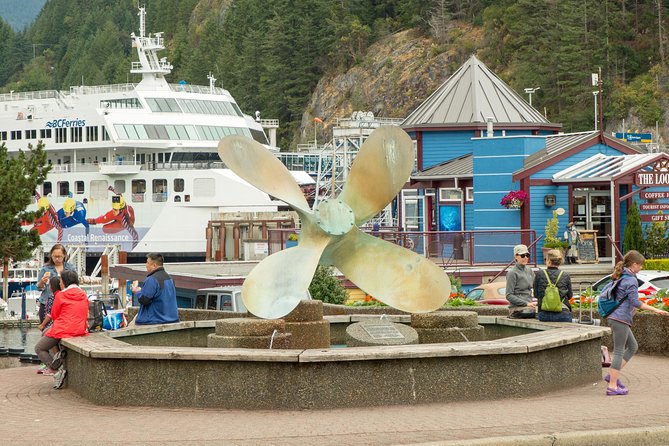 Lighthouse Park Hiking / Horseshoe Bay Discovery Tour - Lighthouse Park and the short hike to the viewpoint