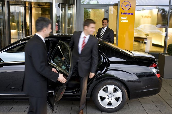 Low Cost :- Hire Full or Half Day Executive Luxury Car Services in Toronto - What the chauffeur service is like