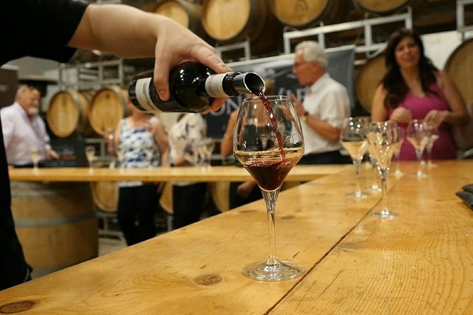 Lunch in the Vineyard: A Scenic Niagara Wine Tour Experience - Why this half-day Niagara wine tour works