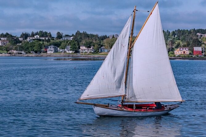 Lunenburg Tour - Seeing Lunenburg from the van and on foot