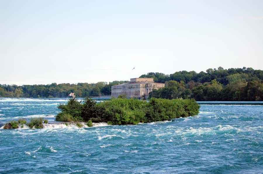 Luxury Day Trip: Niagara on the Lake, Wine & Falls - First look at the Canadian side of Niagara Falls