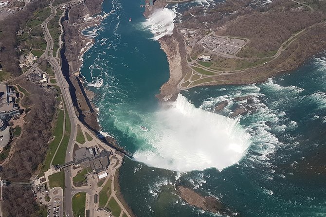 Mississauga: Niagara Falls Day Tour with Boat Cruise - Niagara City Cruises and the spray zone