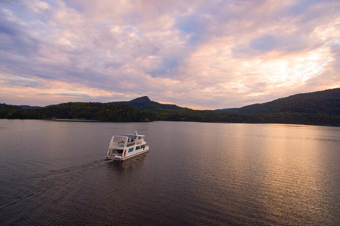 Mont-Tremblant Lake Cruise - Commentary from the captain and crew
