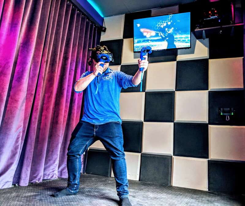 Mont Tremblant: Virtual Reality Gaming Session - Playing alone or sharing the action