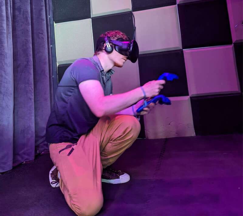 Mont Tremblant: Virtual Reality Gaming Session - What non-playing family members can see
