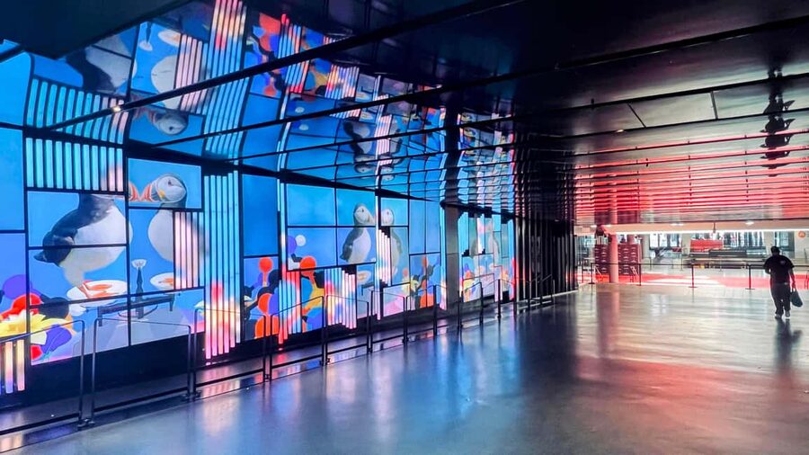 Montreal: 2-Hour Private Complete Hidden City Experience - Palais des Congrès and Place des Arts