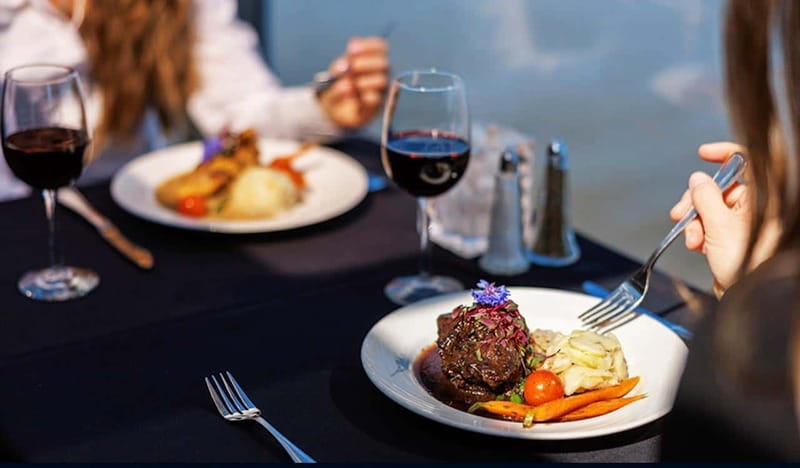 Montréal: 3 or 5-Course Dinner Cruise with DJ & Dancing - Key points to know before boarding