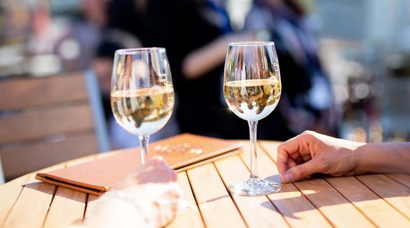 Montréal: 3 or 5-Course Dinner Cruise with DJ & Dancing - Three courses, five courses, or Red Carpet?