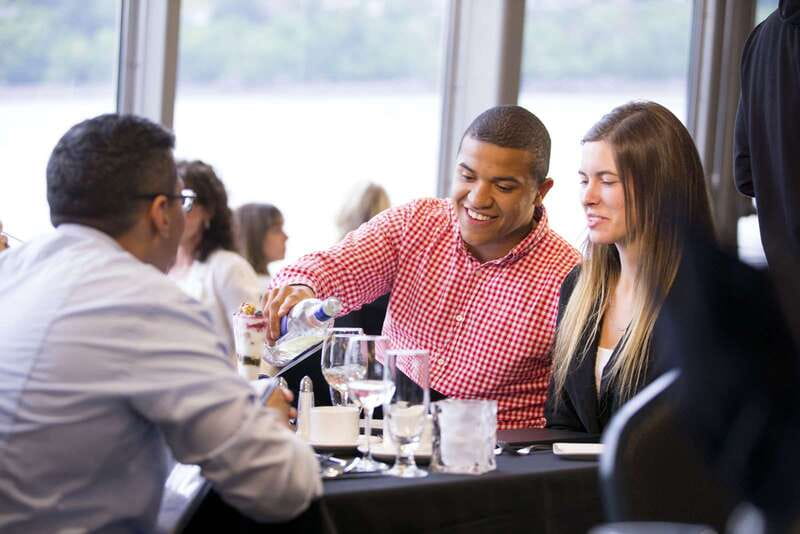 Montréal: 3 or 5-Course Dinner Cruise with DJ & Dancing - Seating, service, and the view from your table
