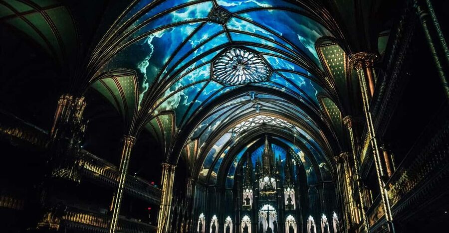 Montreal: AURA Experience at Notre-Dame Basilica and Cruise - Commentary, decks, and the onboard atmosphere