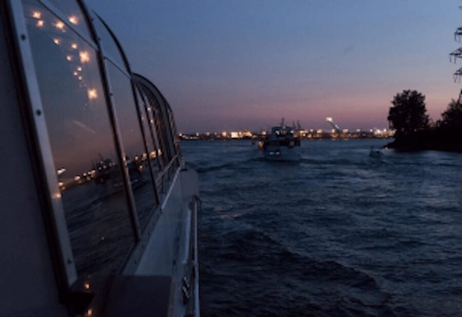 Montreal: Bateau-Mouche Cruise with A La Carte Dinner Option - The Jacques-Cartier Bridge viewpoint