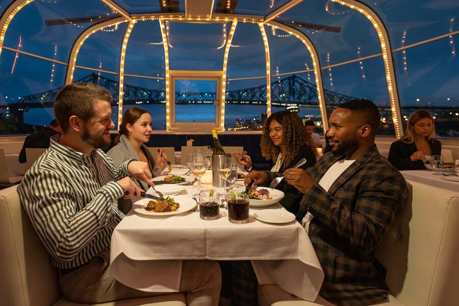 Montreal: Bateau-Mouche Cruise with A La Carte Dinner Option - The 7 PM departure and the first river views