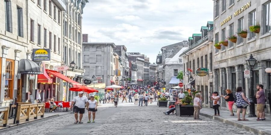 Montreal: Best of Montreal Food Walking Tour with Tastings - Pace, group style, and accessibility