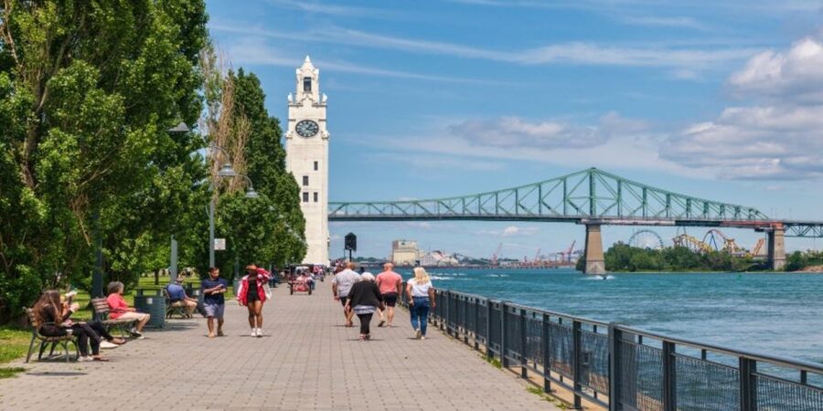 Montreal: Best of Montreal Food Walking Tour with Tastings - Poutine brings the biggest appetite test