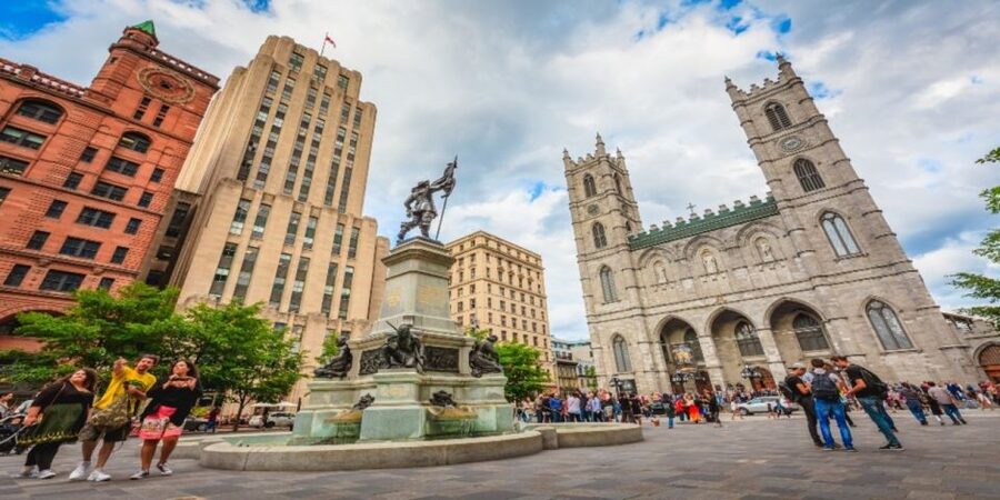 Montreal: Best of Montreal Food Walking Tour with Tastings - Jeanne-Mance Park offers a needed pause
