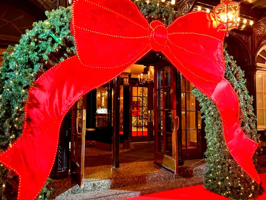 Montreal: Christmas Lights Private Walking Tour - Rue Sherbrooke and the first city views