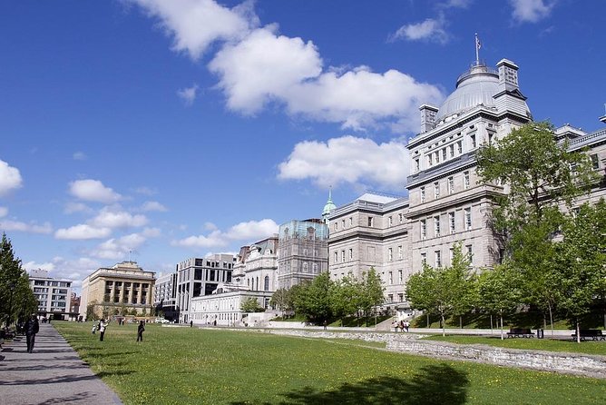 Montreal City Sightseeing Tour with Live Commentary - A practical first look at Montreal